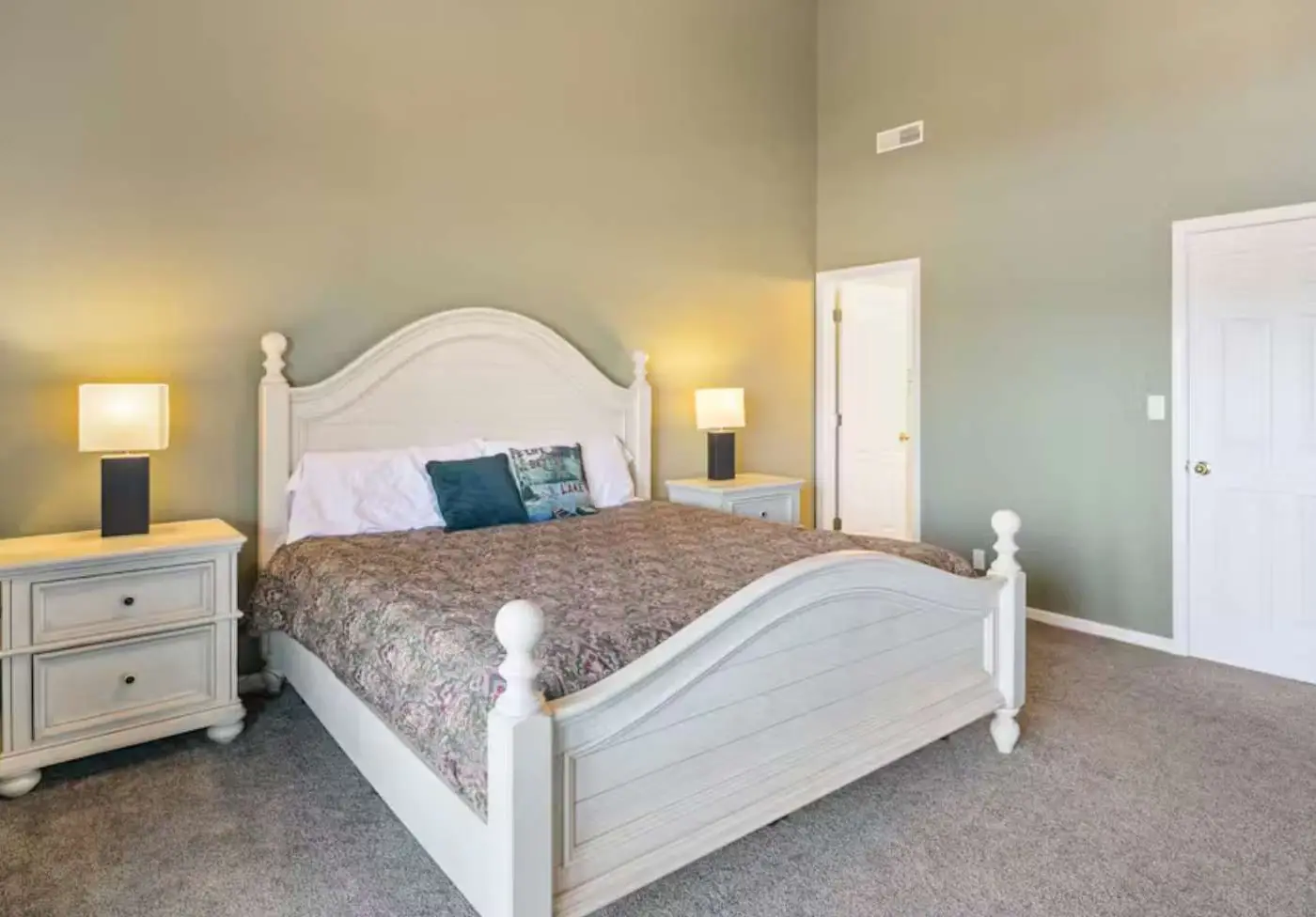 Bright 4BR Condo - Lake View - GAS FIREPLACE