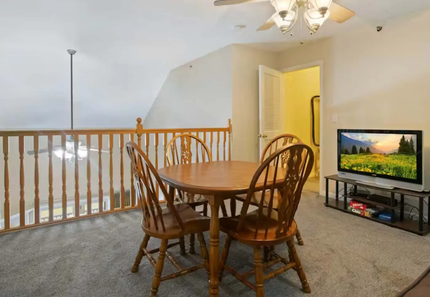 Bright 4BR Condo - Lake View - GAS FIREPLACE