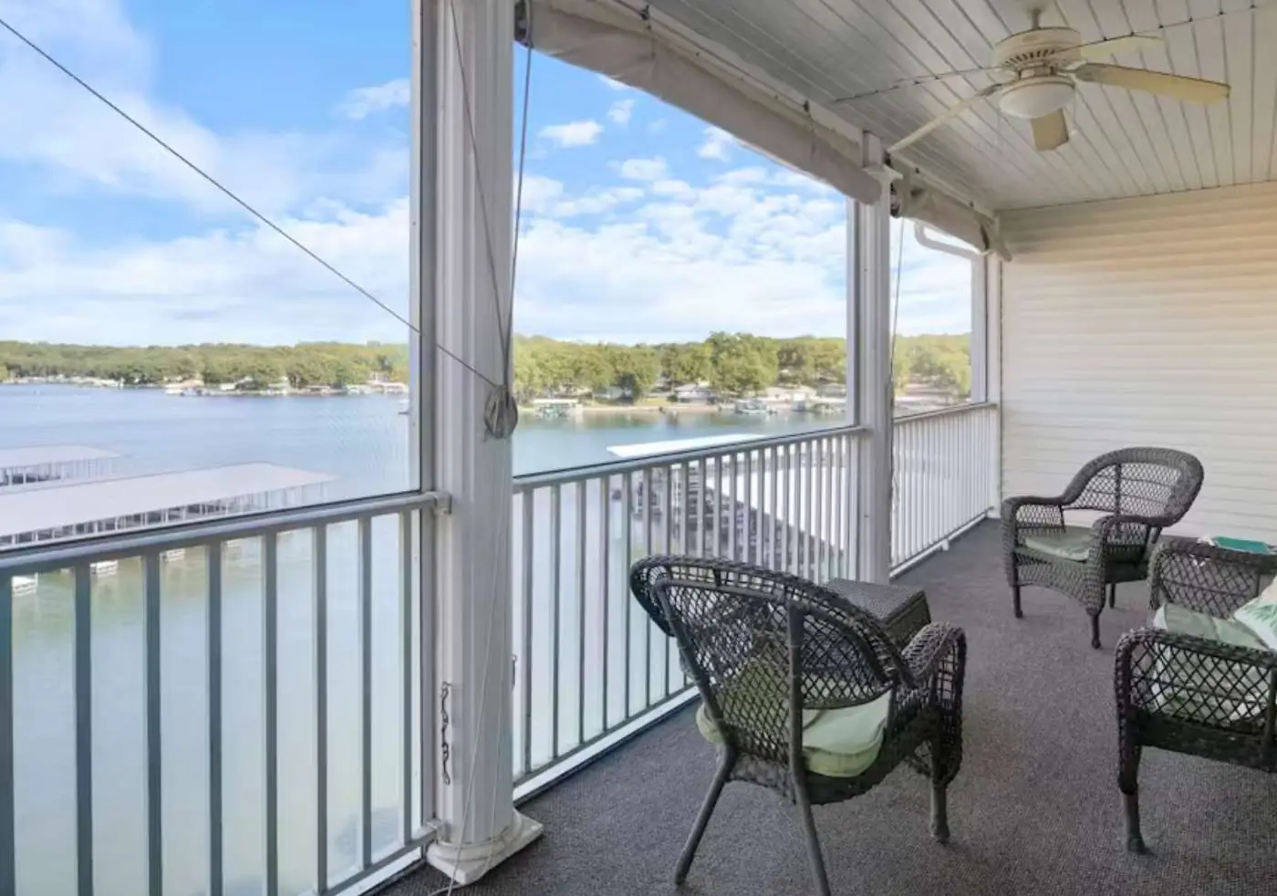Bright 4BR Condo - Lake View - GAS FIREPLACE
