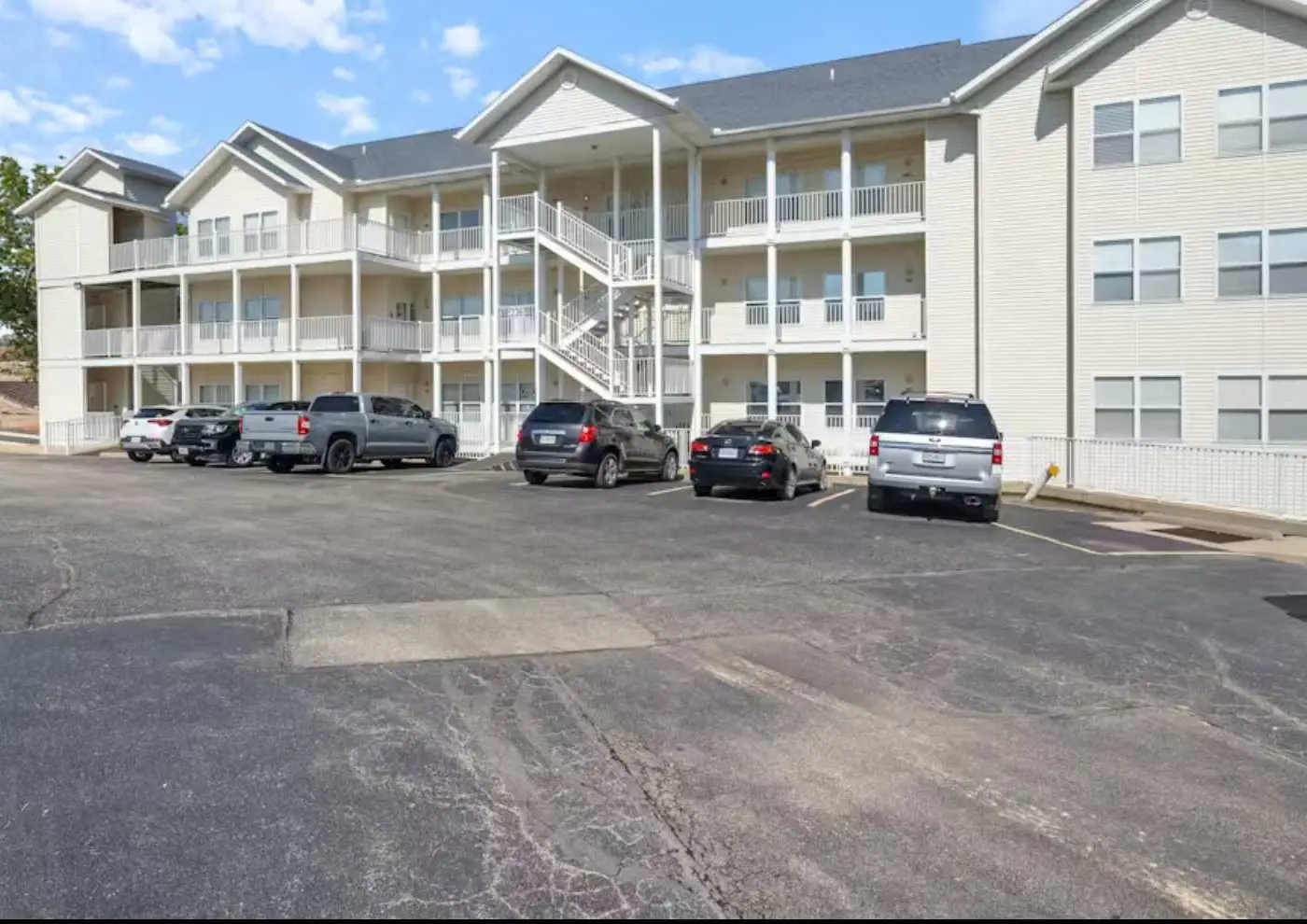 Bright 4BR Condo - Lake View - GAS FIREPLACE