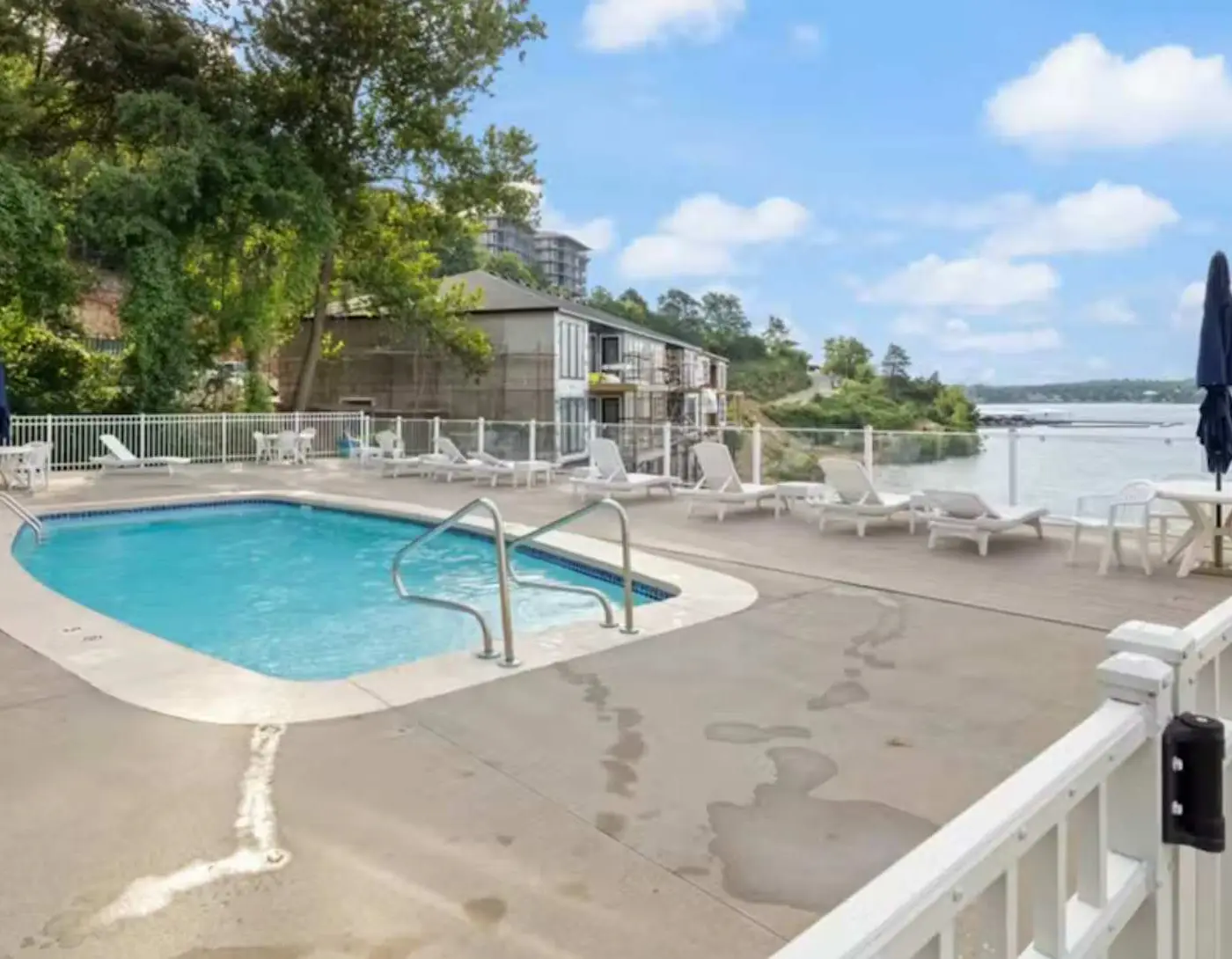 Stylish 2BR Condo - LAKE VIEW - Lake Ozark