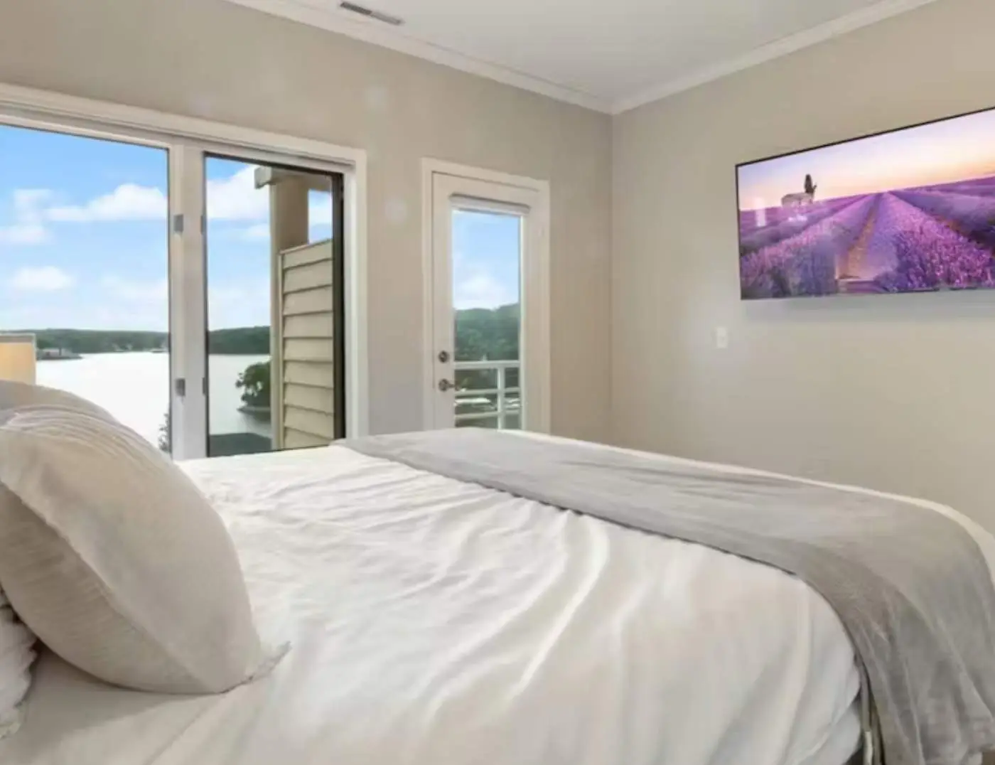 Stylish 2BR Condo - LAKE VIEW - Lake Ozark