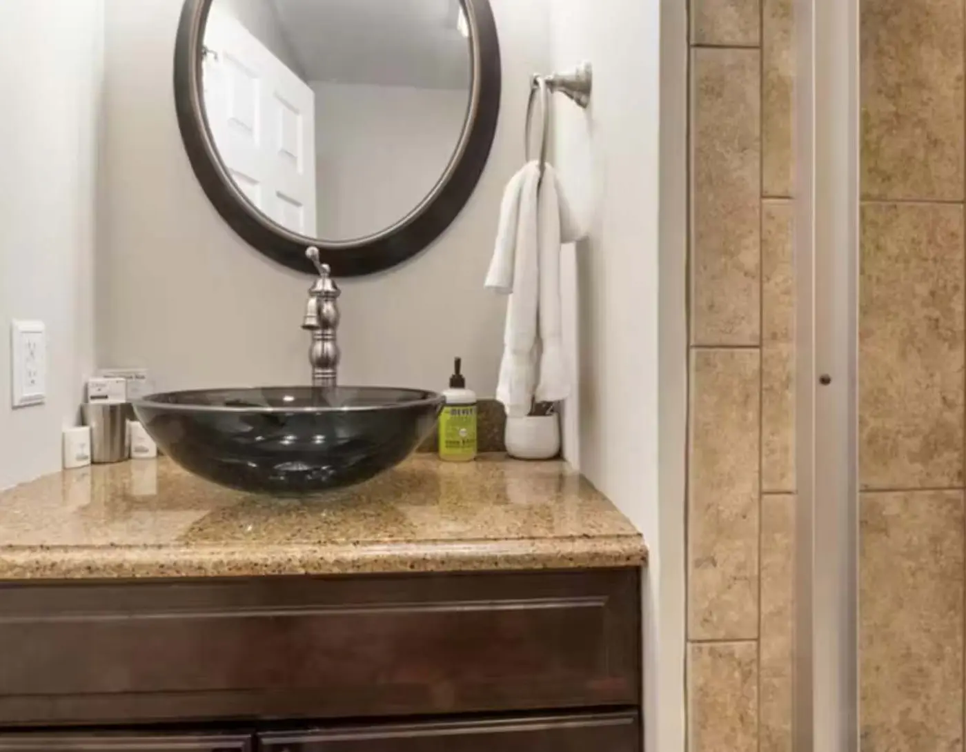 Stylish 2BR Condo - LAKE VIEW - Lake Ozark