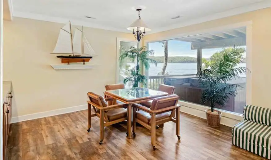 Rustic 5BR Lakefront - Dock & POOL - Osage Beach