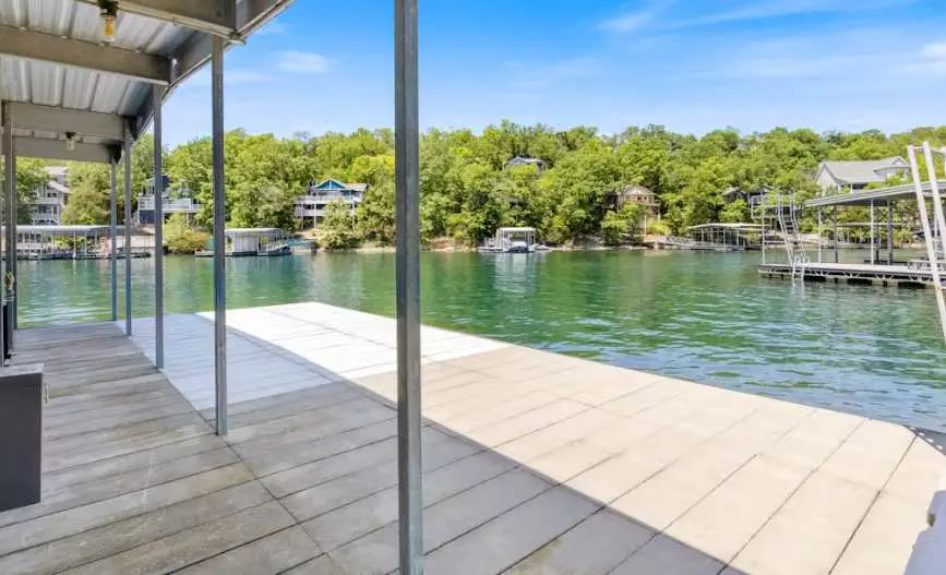 Rustic 5BR Lakefront - Dock & POOL - Osage Beach