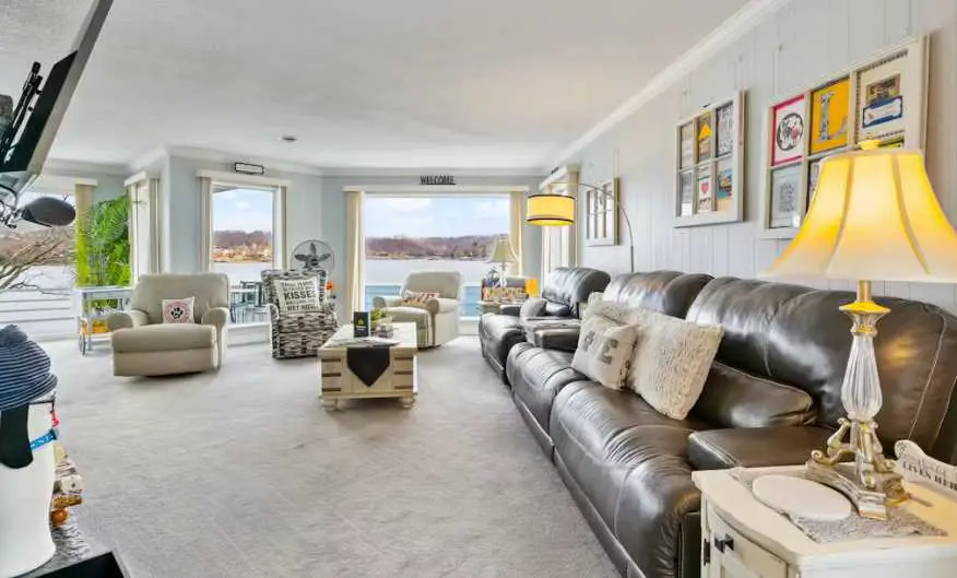 Stylish 5BR Lake Home - LAKE VIEWS - Private Dock