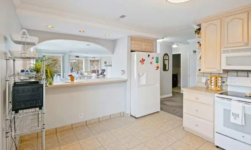 Stylish 5BR Lake Home - LAKE VIEWS - Private Dock