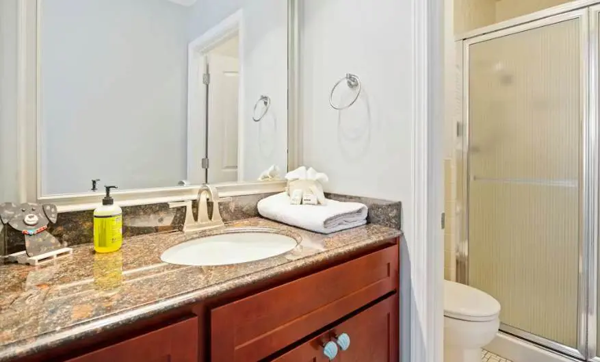 Stylish 5BR Lake Home - LAKE VIEWS - Private Dock