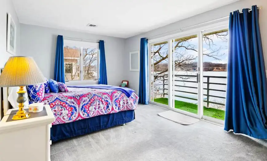Stylish 5BR Lake Home - LAKE VIEWS - Private Dock