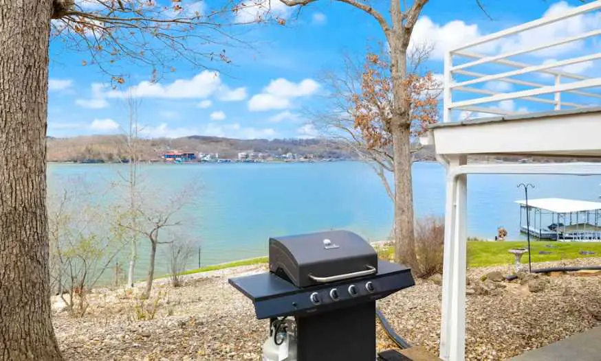 Stylish 5BR Lake Home - LAKE VIEWS - Private Dock
