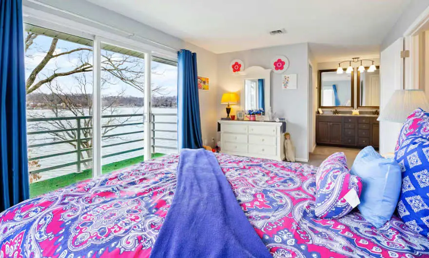 Stylish 5BR Lake Home - LAKE VIEWS - Private Dock