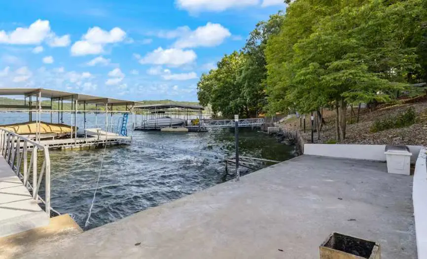Stylish 5BR Lake Home - LAKE VIEWS - Private Dock