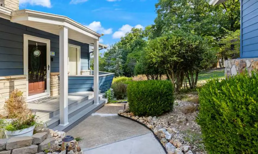 Stylish 5BR Lake Home - LAKE VIEWS - Private Dock