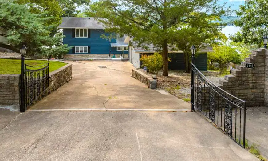 Stylish 5BR Lake Home - LAKE VIEWS - Private Dock