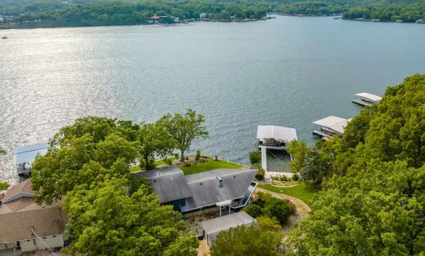 Stylish 5BR Lake Home - LAKE VIEWS - Private Dock