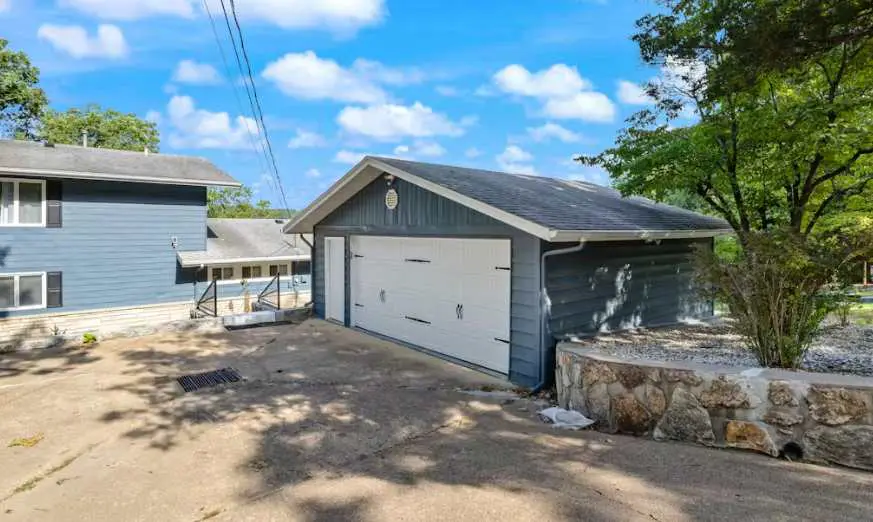 Stylish 5BR Lake Home - LAKE VIEWS - Private Dock