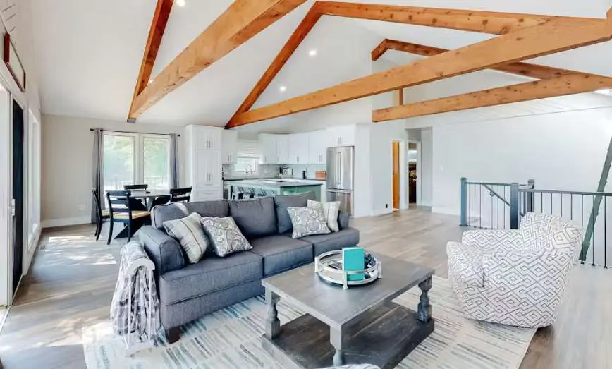 Lake Ozark’s Ultimate Vacation Haven with a View