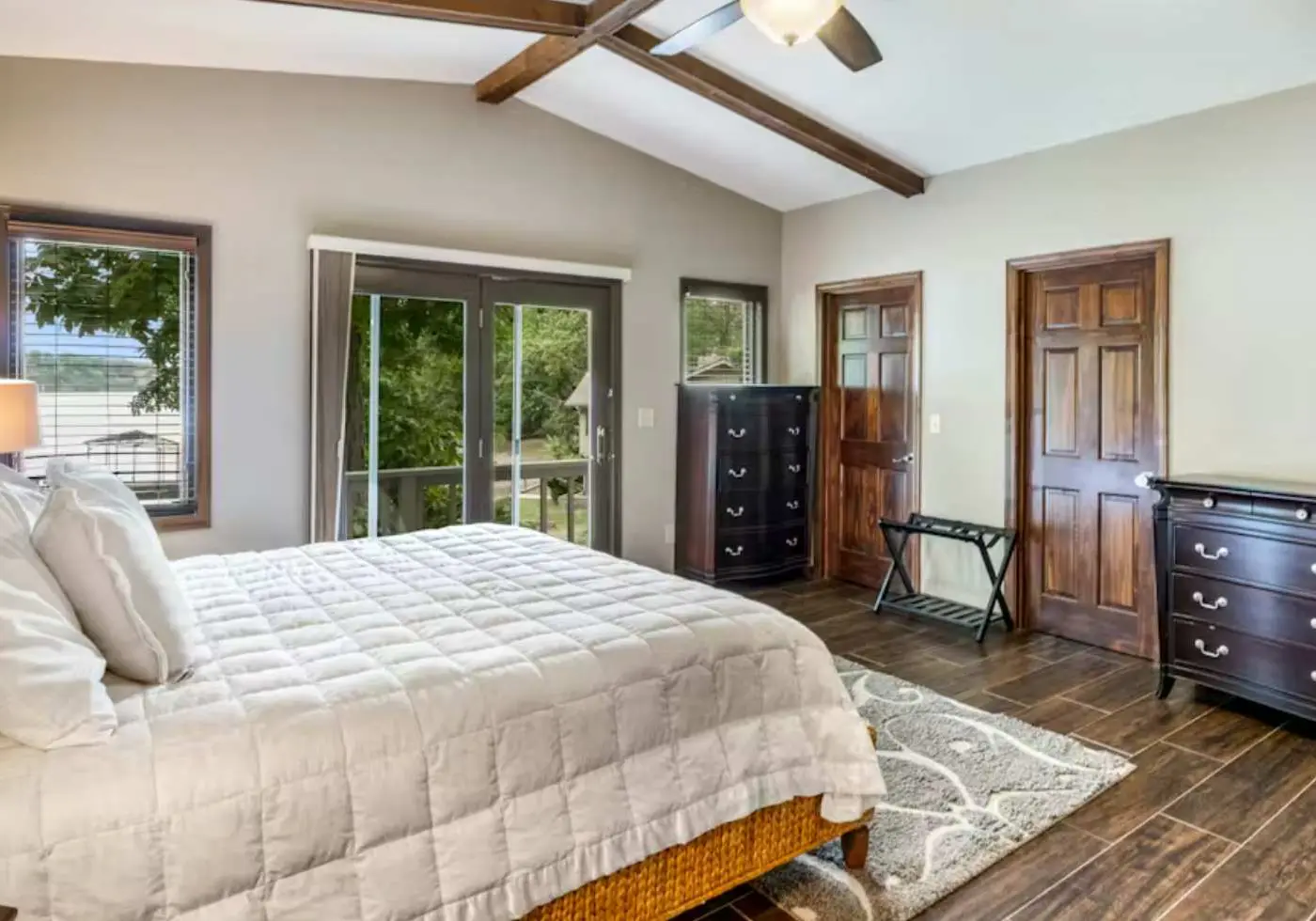 Rustic 3BR Lake House - LAKE VIEW - Lake Ozark