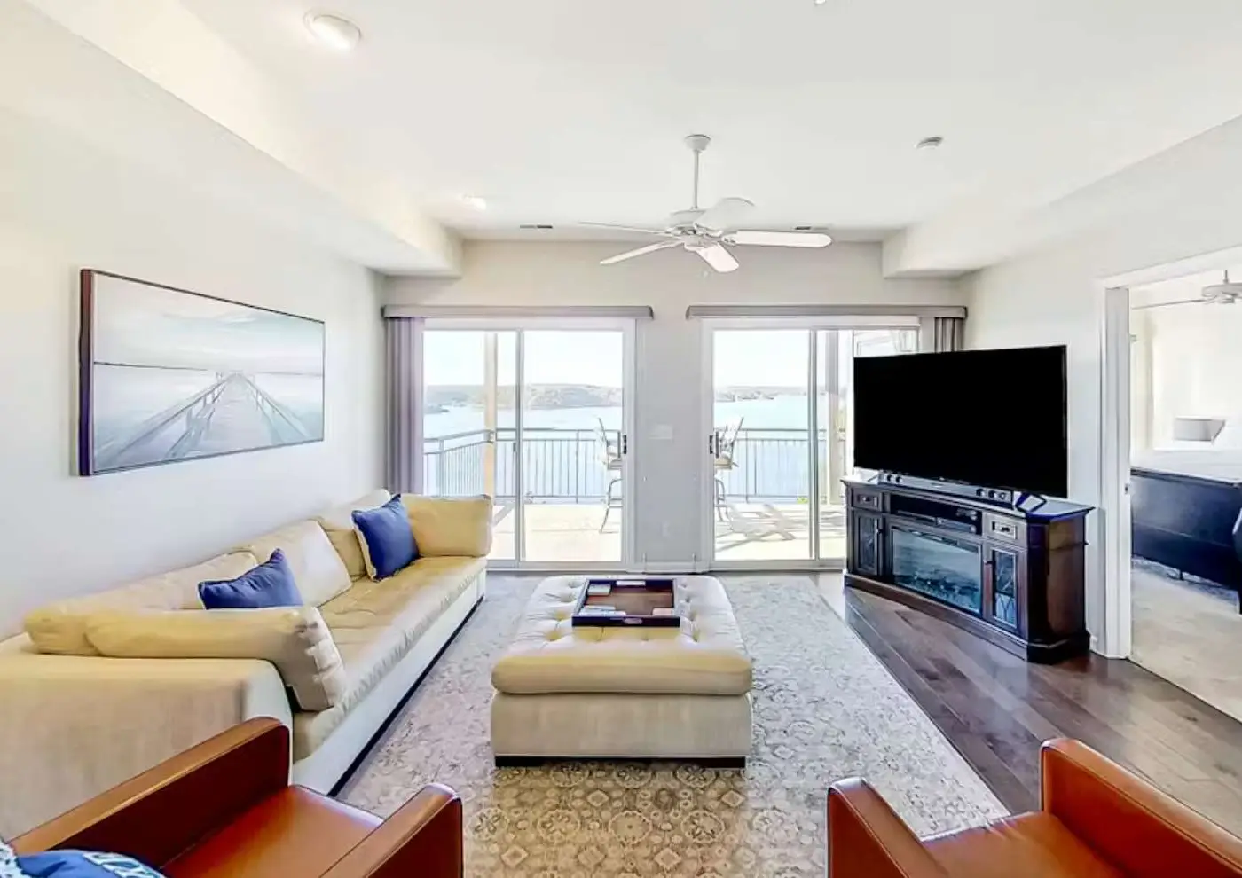 Bright 3BR Condo - Lake Views - Community Pool