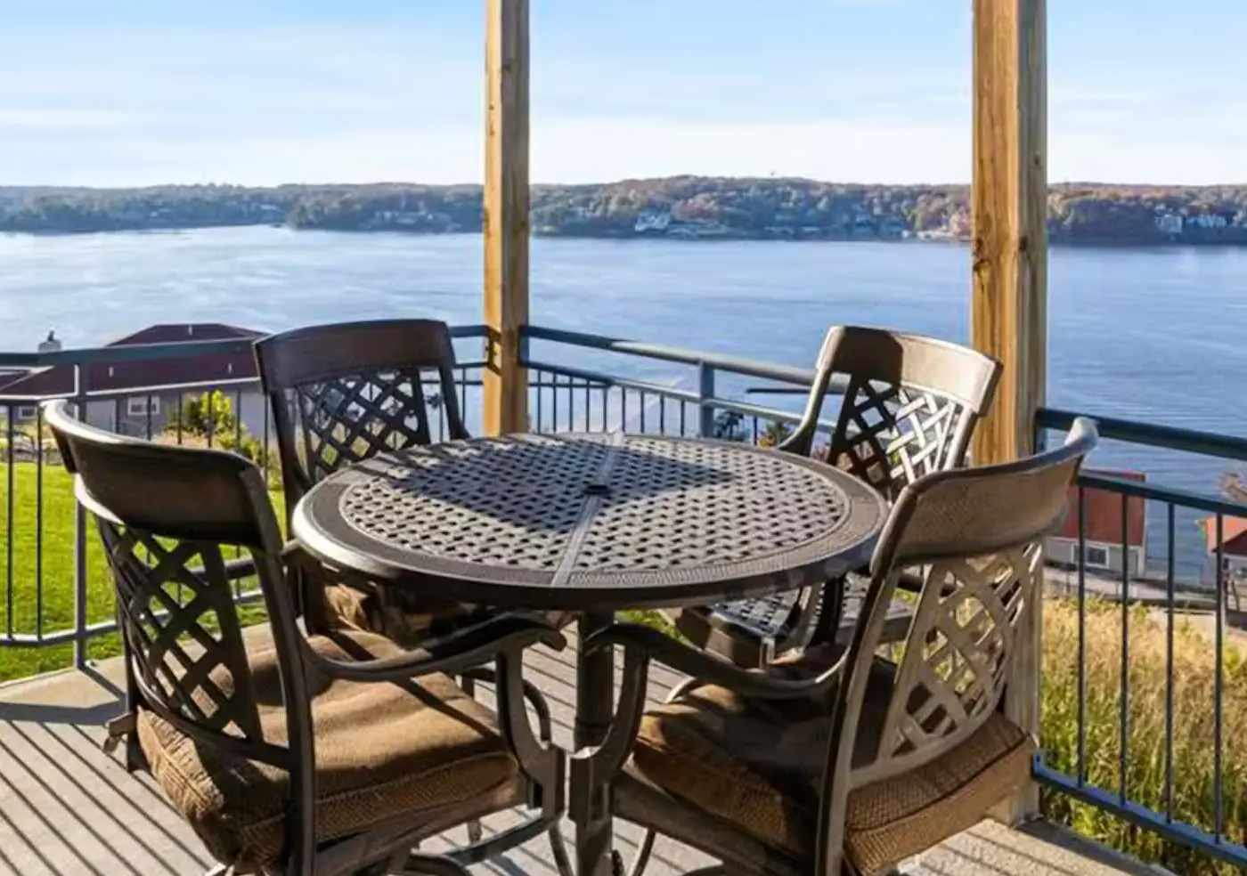 Bright 3BR Condo - Lake Views - Community Pool