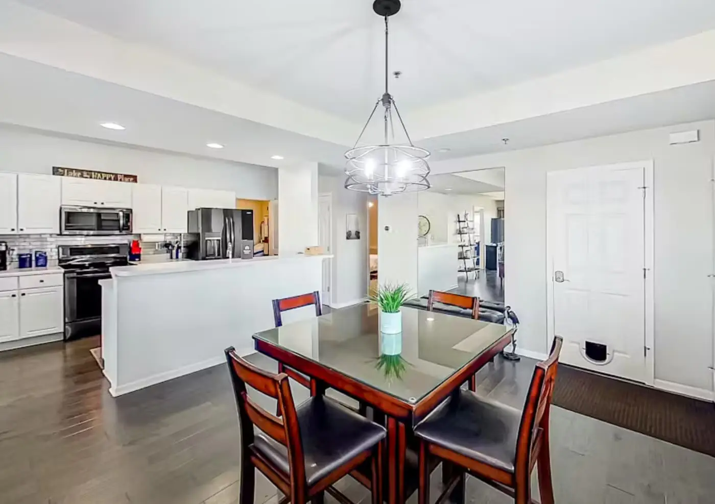 Bright 3BR Condo - Lake Views - Community Pool