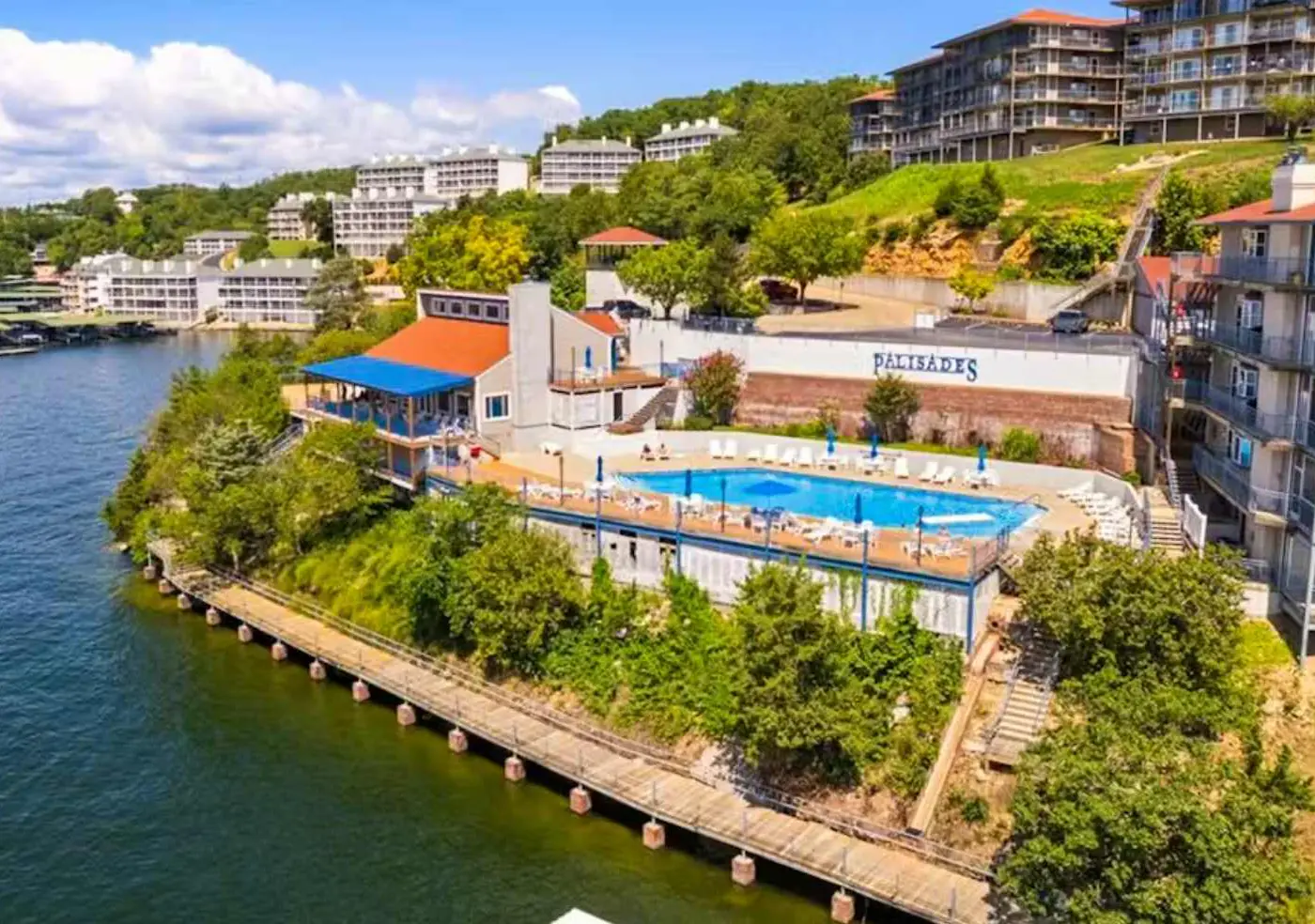 Bright 3BR Condo - Lake Views - Community Pool