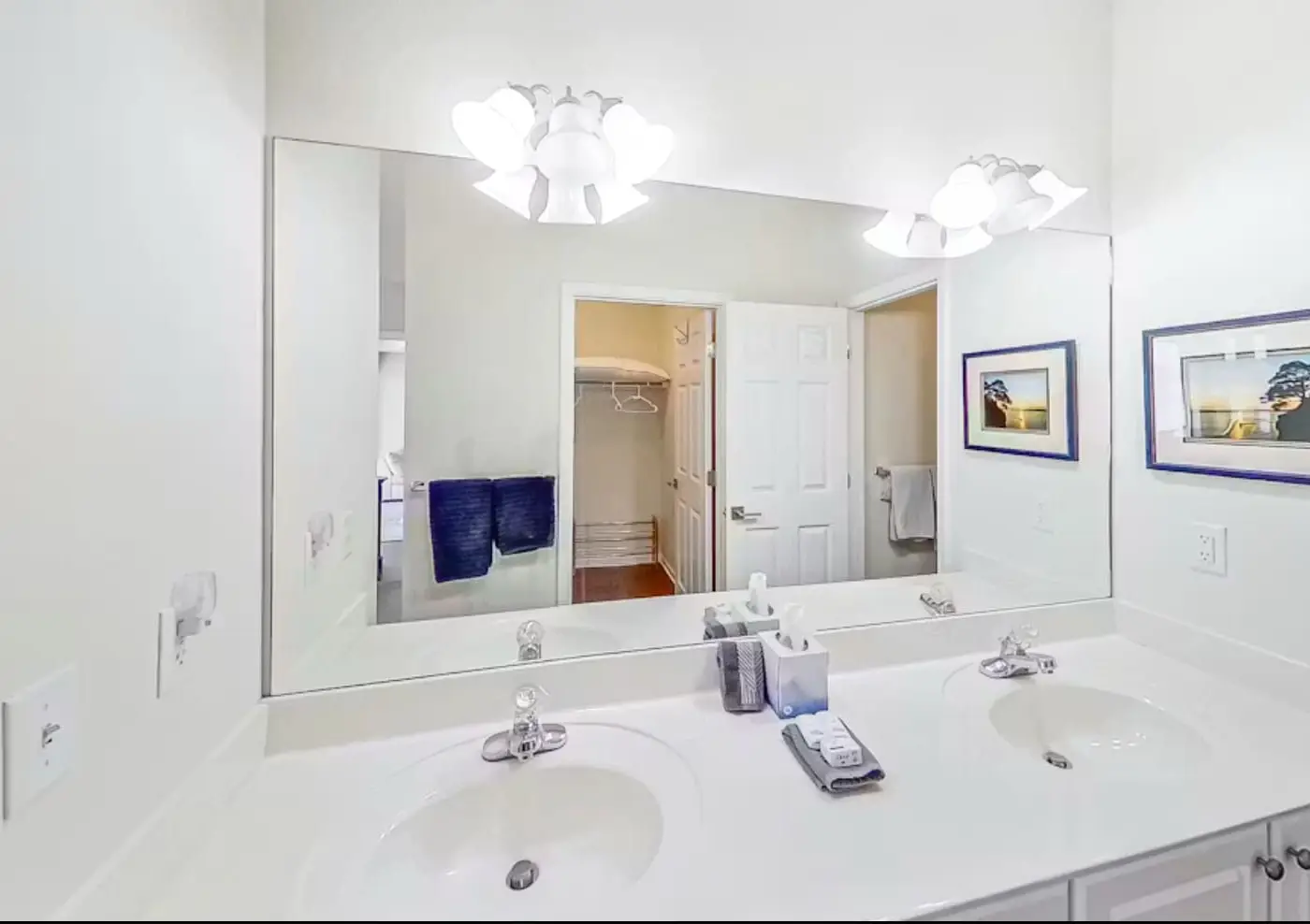 Bright 3BR Condo - Lake Views - Community Pool