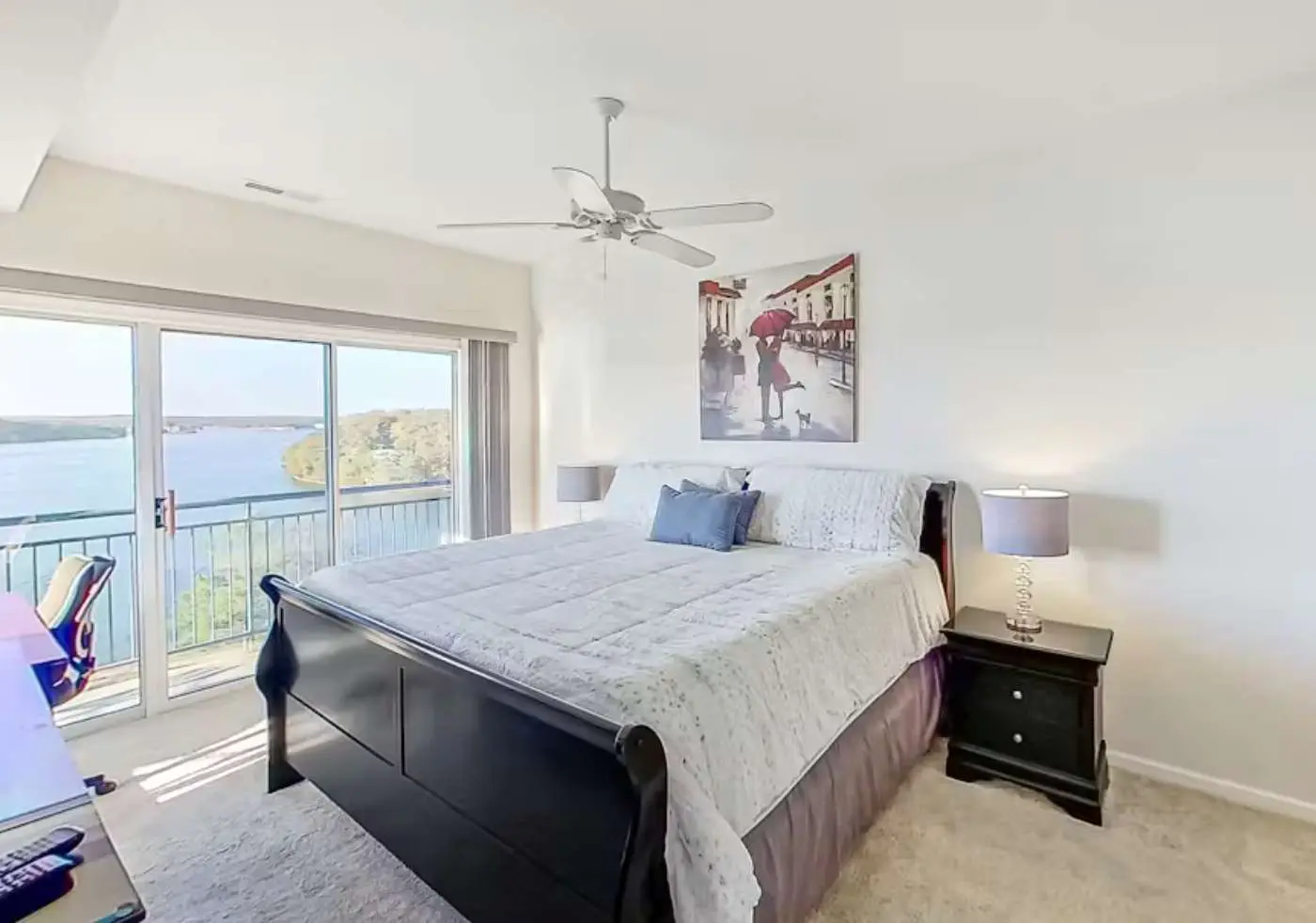 Bright 3BR Condo - Lake Views - Community Pool