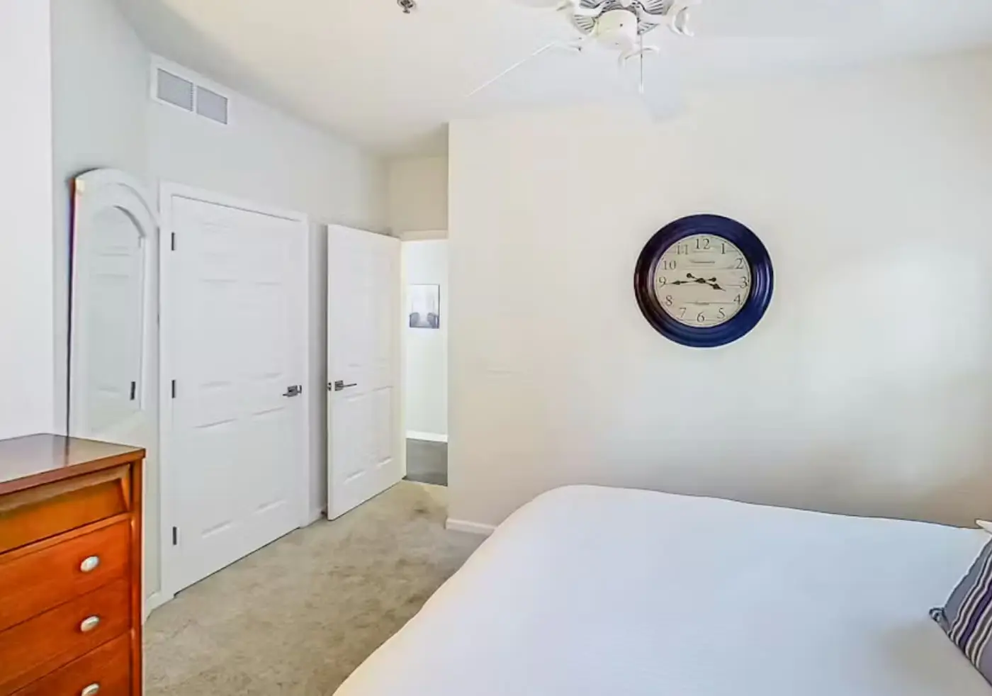 Bright 3BR Condo - Lake Views - Community Pool
