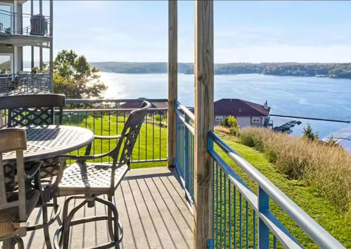 Bright 3BR Condo - Lake Views - Community Pool