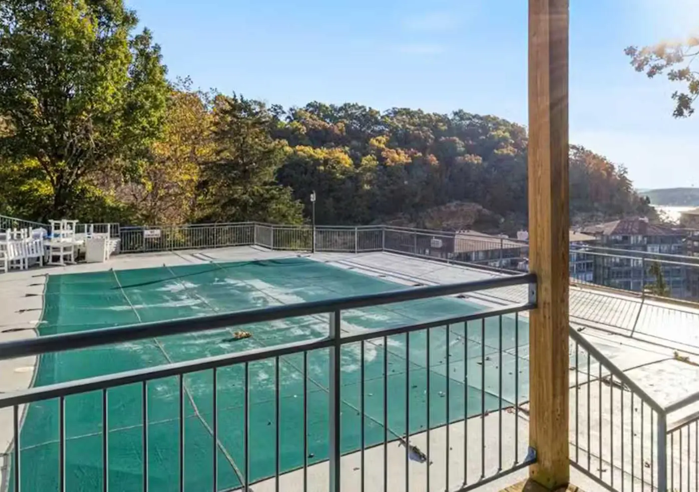 Bright 3BR Condo - Lake Views - Community Pool
