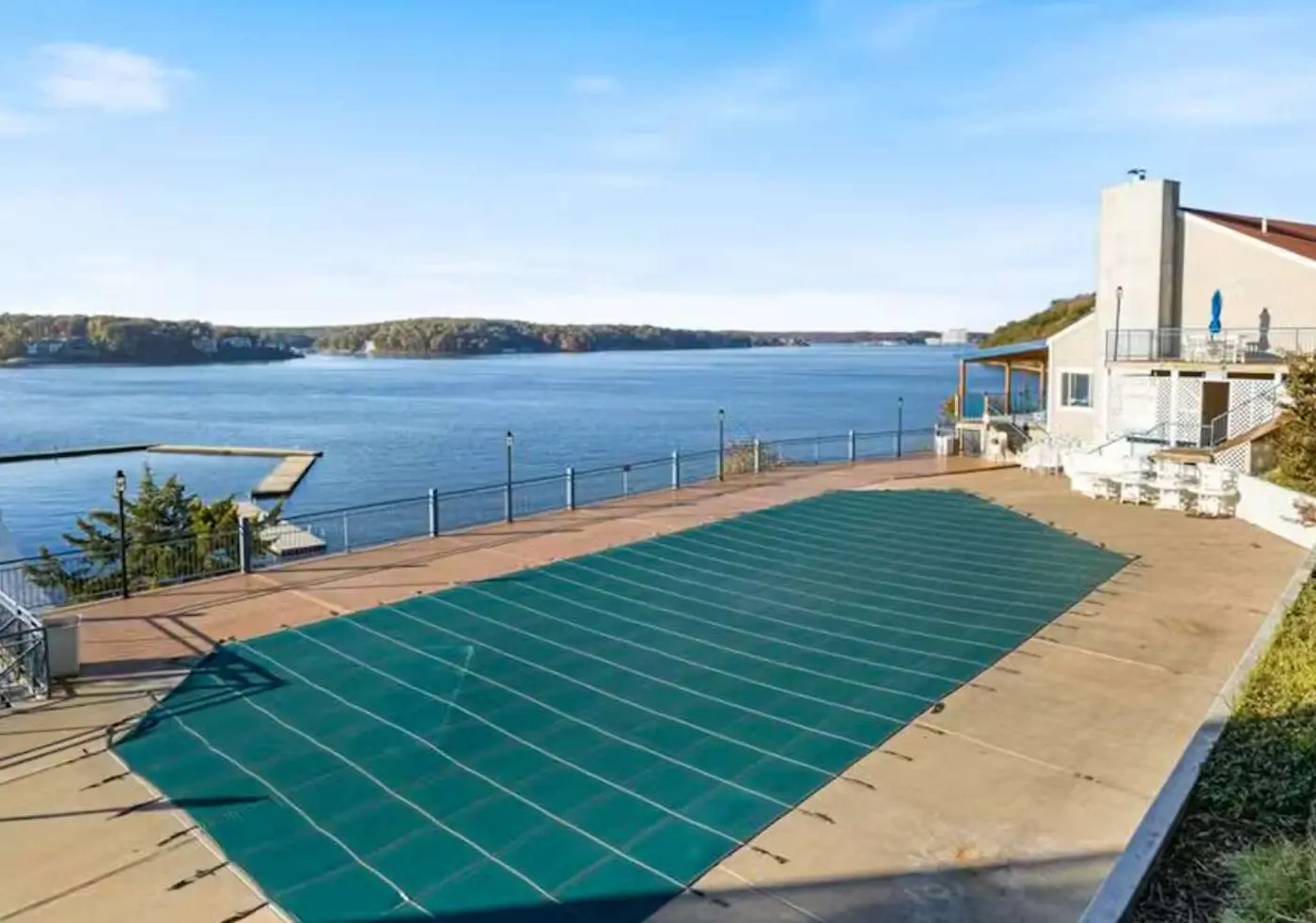 Bright 3BR Condo - Lake Views - Community Pool