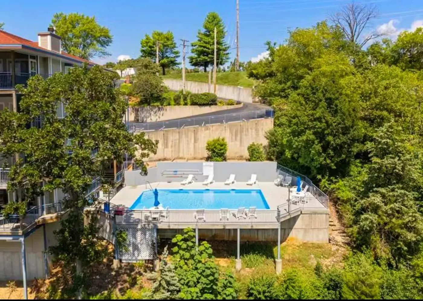 Bright 3BR Condo - Lake Views - Community Pool