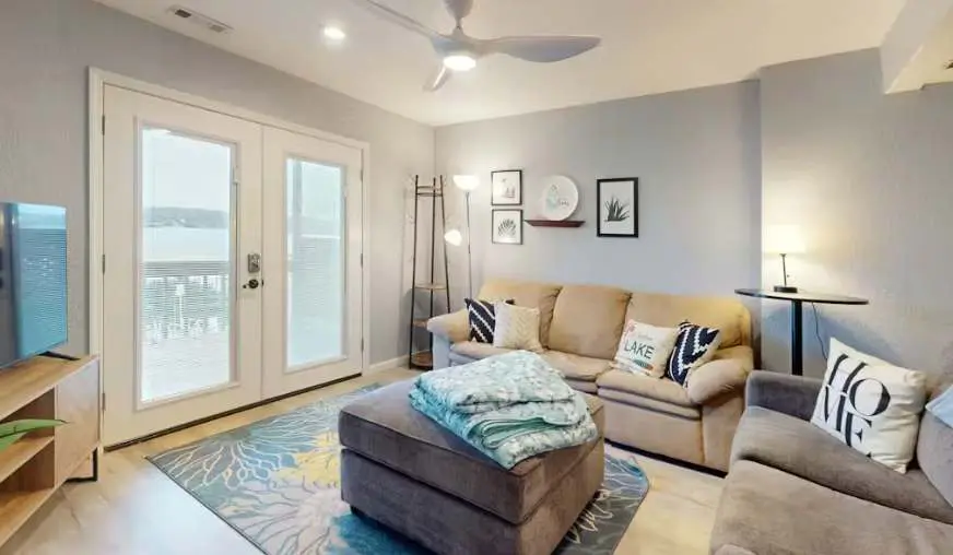 Serene 2BR Condo - Lake Views - Community POOL