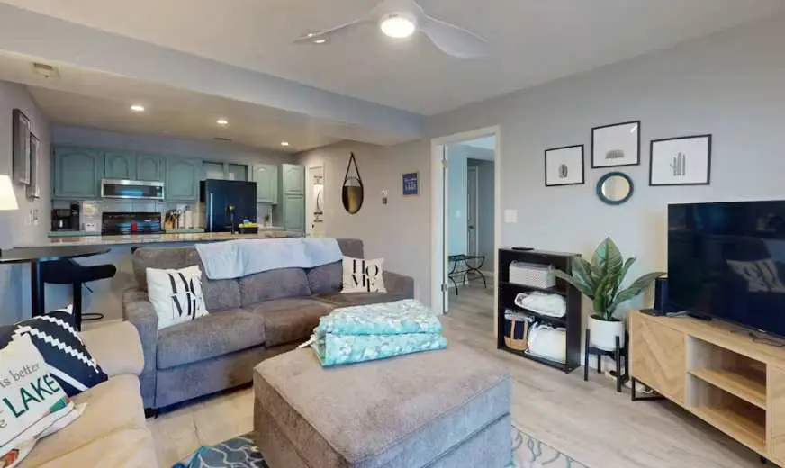 Serene 2BR Condo - Lake Views - Community POOL