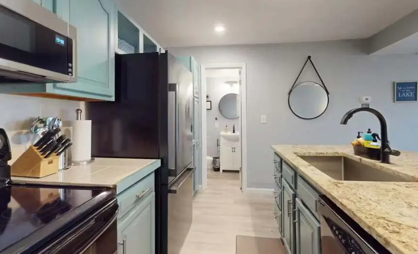 Serene 2BR Condo - Lake Views - Community POOL
