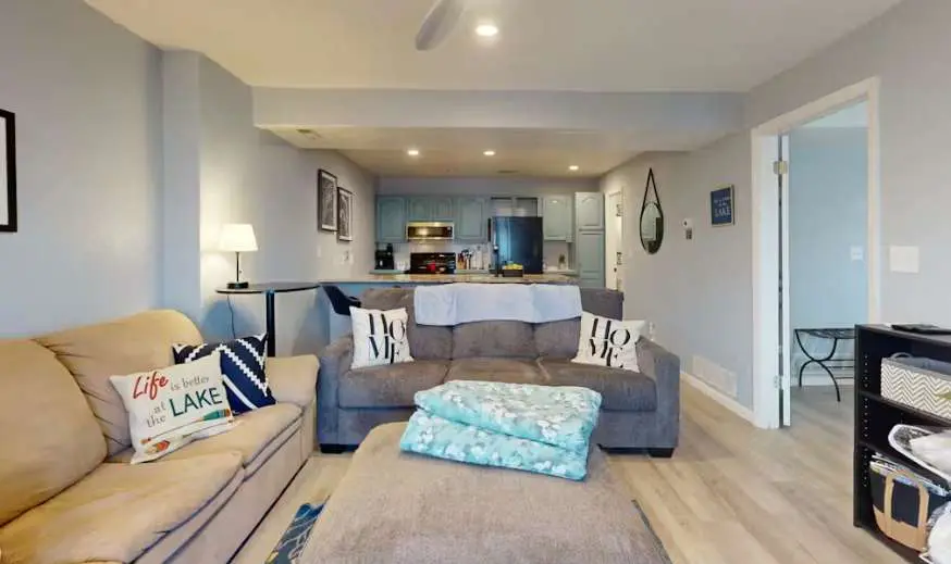 Serene 2BR Condo - Lake Views - Community POOL