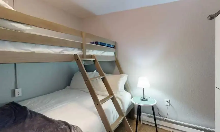 Serene 2BR Condo - Lake Views - Community POOL