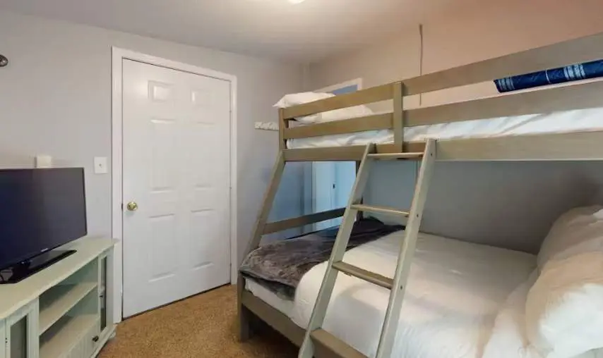 Serene 2BR Condo - Lake Views - Community POOL
