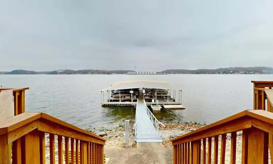 Serene 2BR Condo - Lake Views - Community POOL