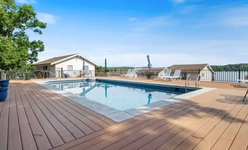 Serene 2BR Condo - Lake Views - Community POOL
