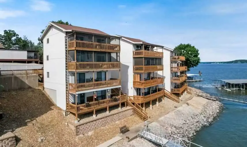 Serene 2BR Condo - Lake Views - Community POOL