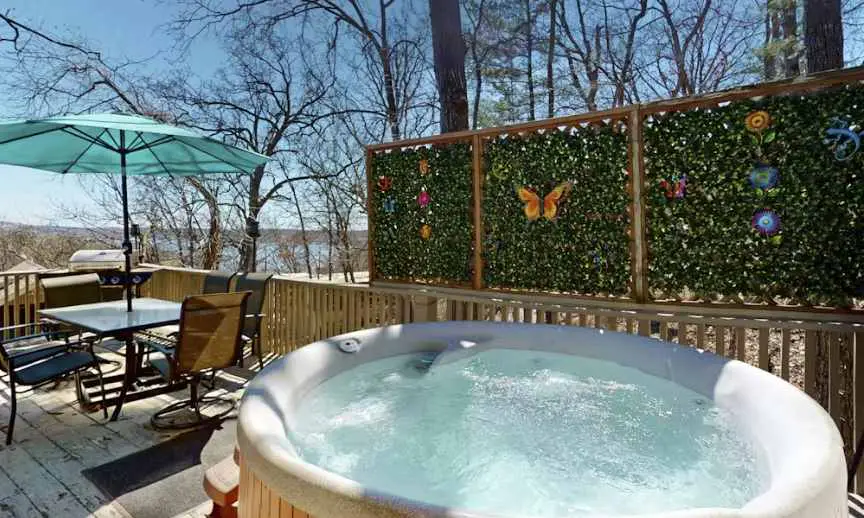 Charming 4BR House - HOT TUB - Osage Beach