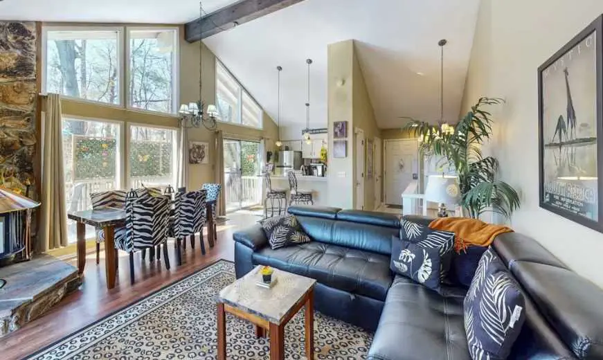 Charming 4BR House - HOT TUB - Osage Beach