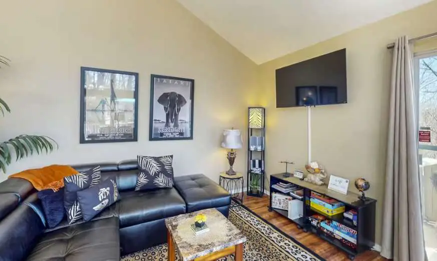 Charming 4BR House - HOT TUB - Osage Beach