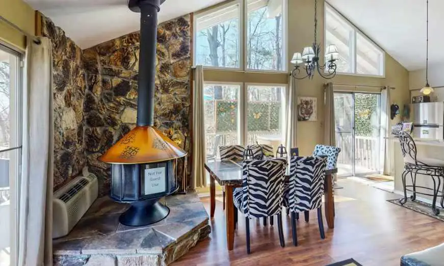 Charming 4BR House - HOT TUB - Osage Beach