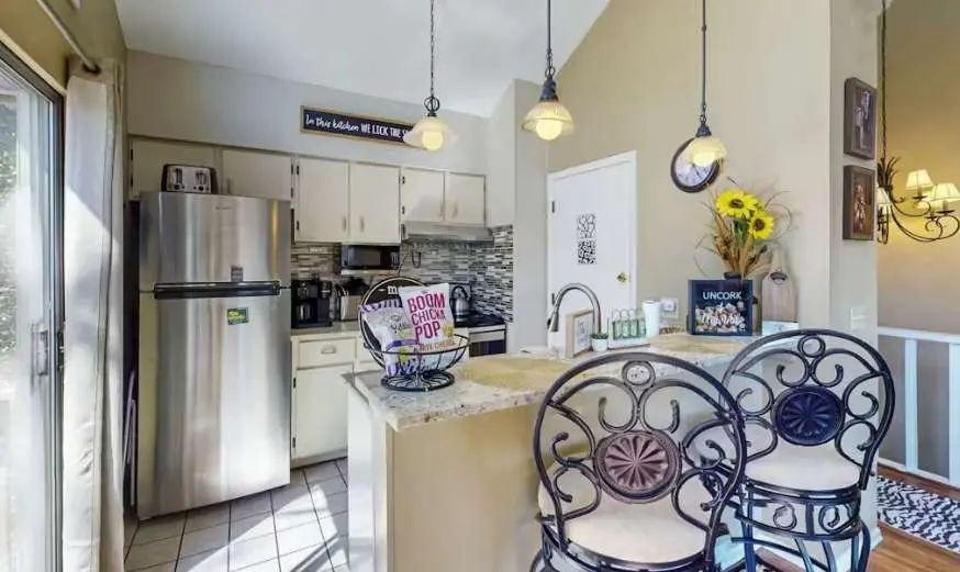 Charming 4BR House - HOT TUB - Osage Beach