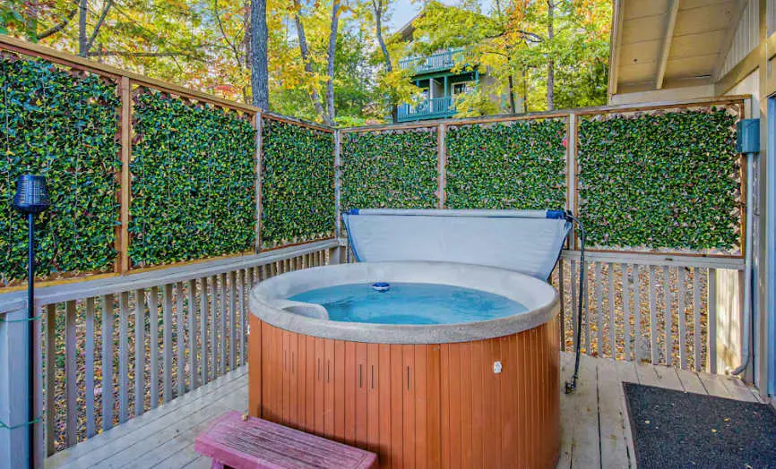 Charming 4BR House - HOT TUB - Osage Beach