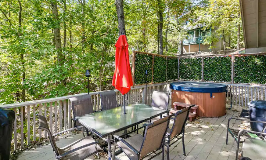 Charming 4BR House - HOT TUB - Osage Beach