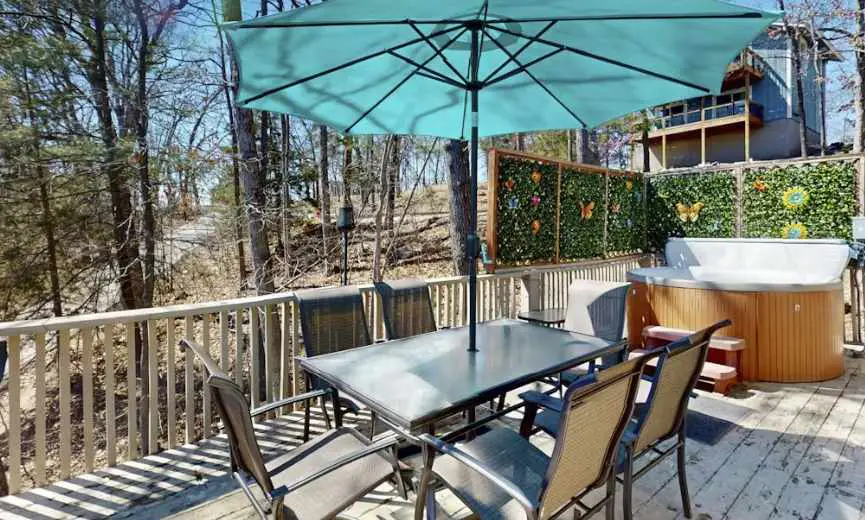 Charming 4BR House - HOT TUB - Osage Beach